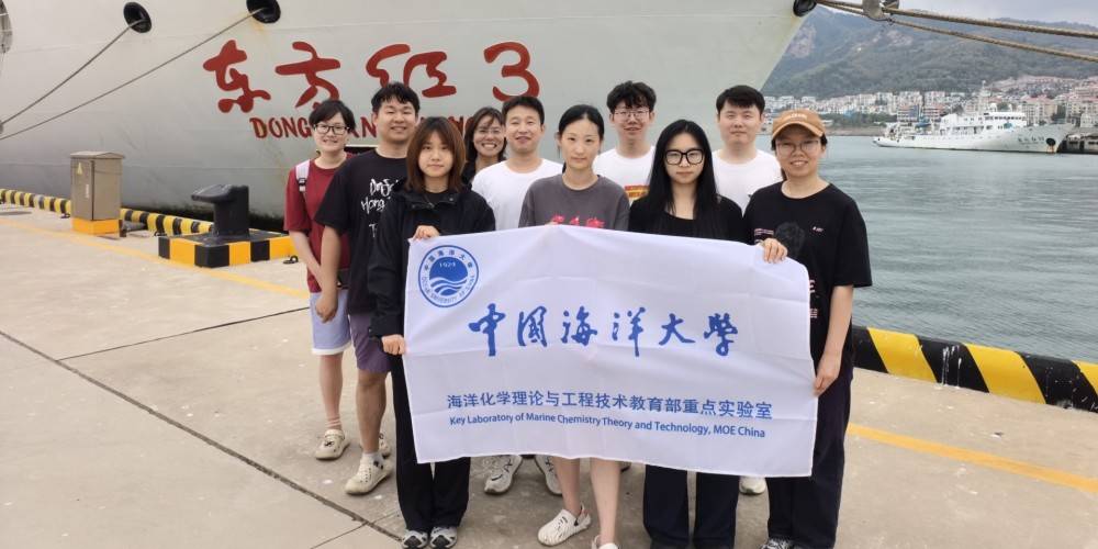 Wish Ph.D. Student Sihang Chang a Smooth Sesearch Cruise at Sea!